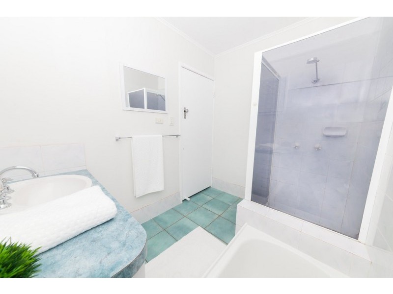 18 Raceview Street, Raceview QLD 4305