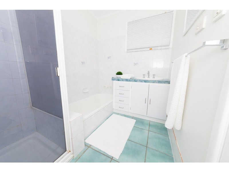 18 Raceview Street, Raceview QLD 4305