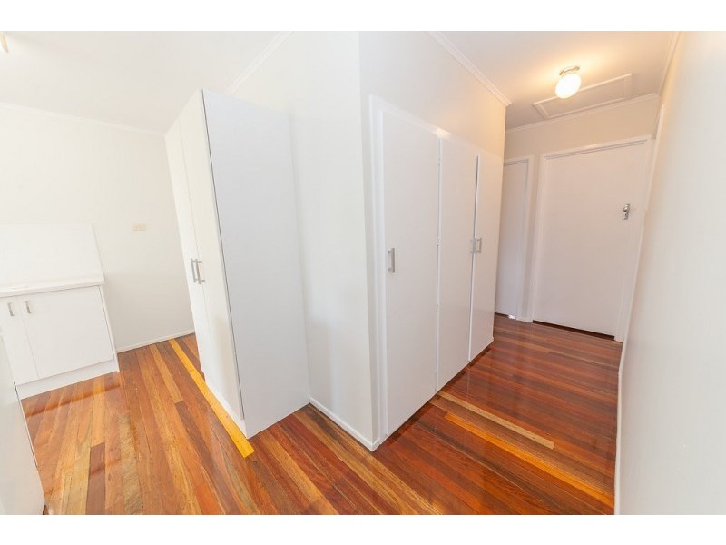 18 Raceview Street, Raceview QLD 4305