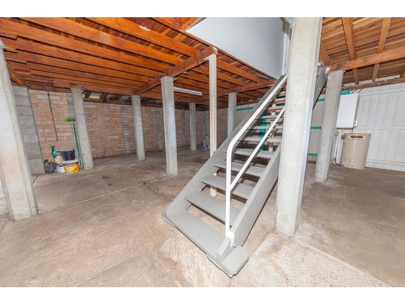 18 Raceview Street, Raceview QLD 4305