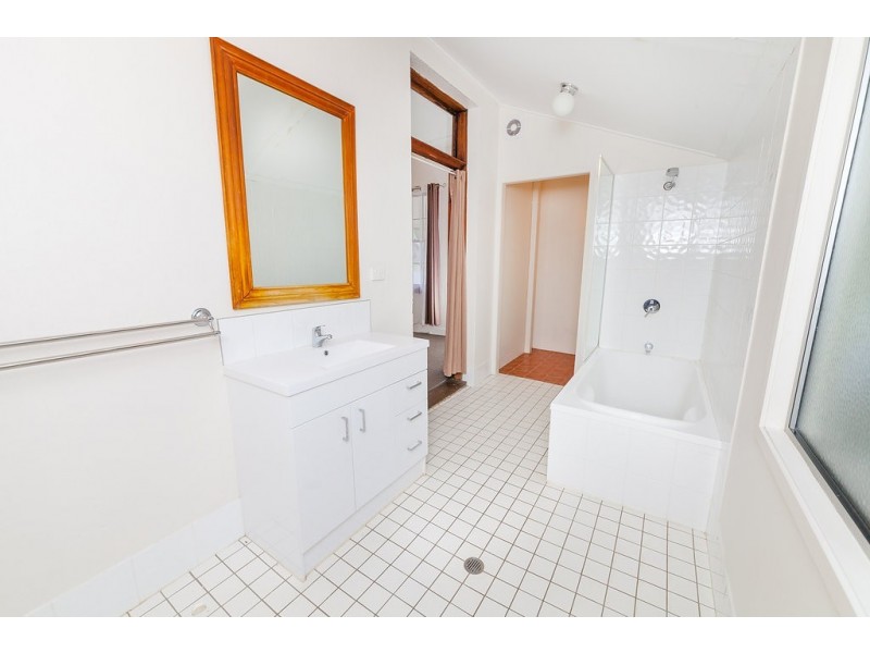 10 Murphy Street, Ipswich QLD 4305