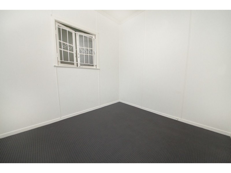 1 Simmons Road, North Ipswich QLD 4305