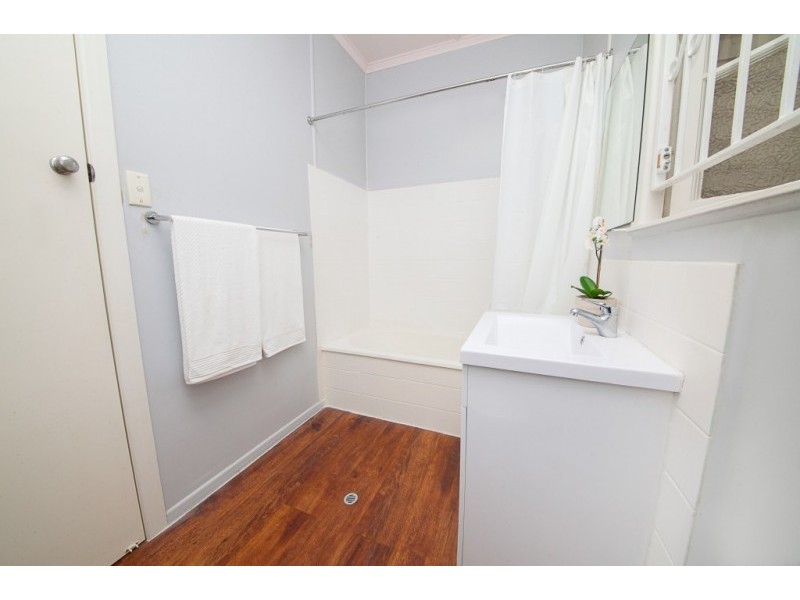 1 Simmons Road, North Ipswich QLD 4305