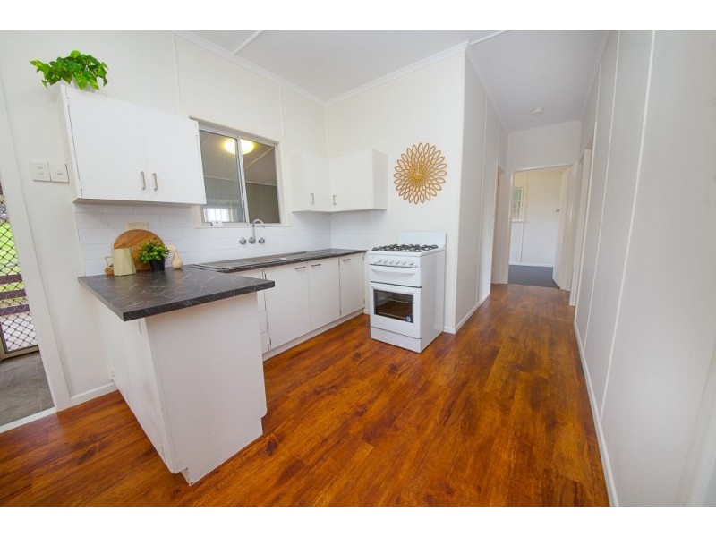 1 Simmons Road, North Ipswich QLD 4305