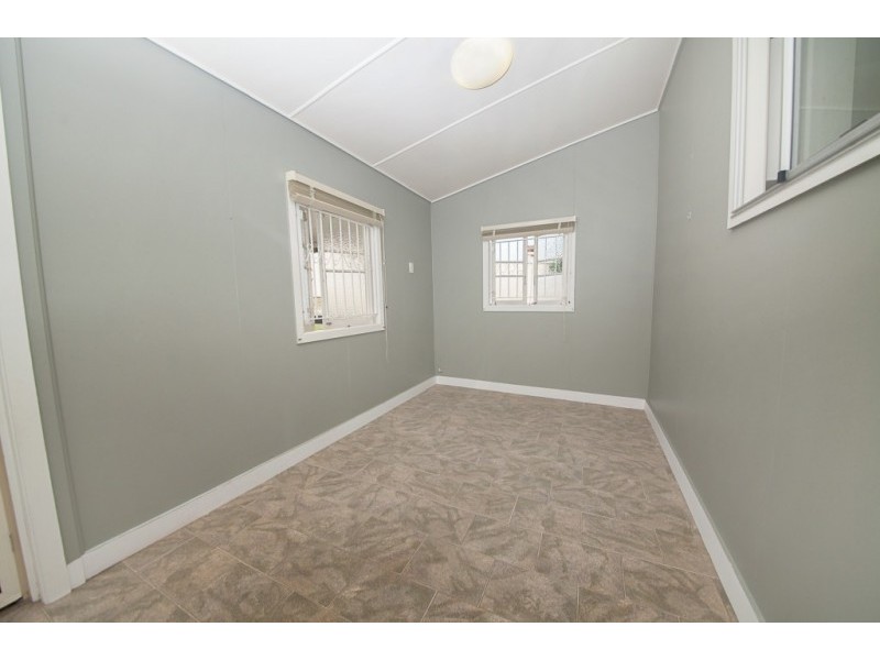 1 Simmons Road, North Ipswich QLD 4305