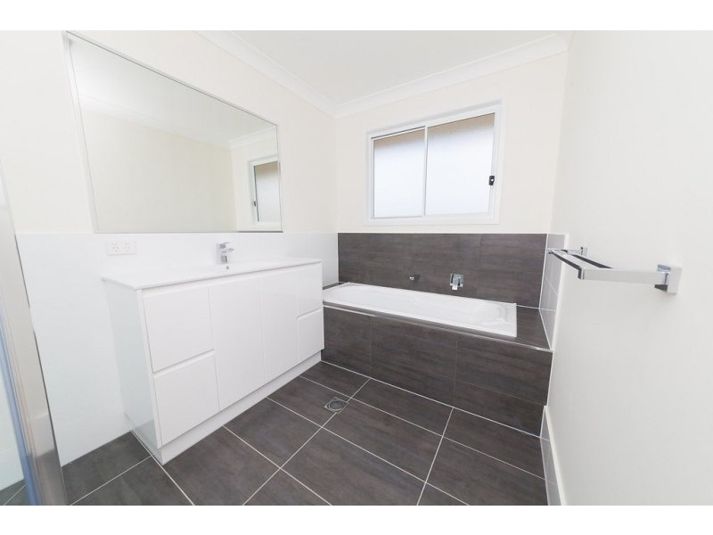 10 Vauxhall Street, North Tivoli QLD 4305