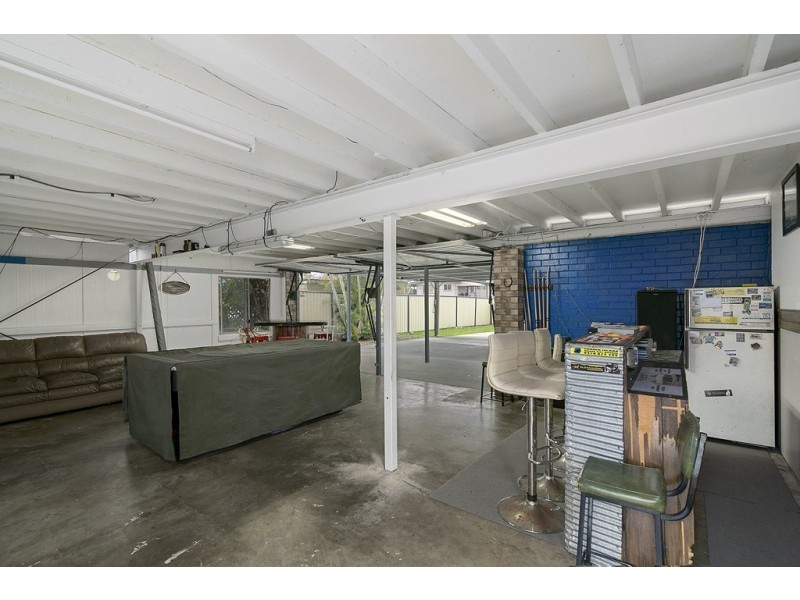 1 Madden Street, Silkstone QLD 4304