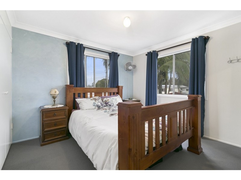 1 Madden Street, Silkstone QLD 4304