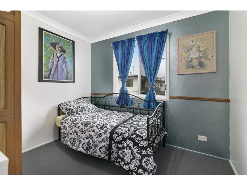 1 Madden Street, Silkstone QLD 4304