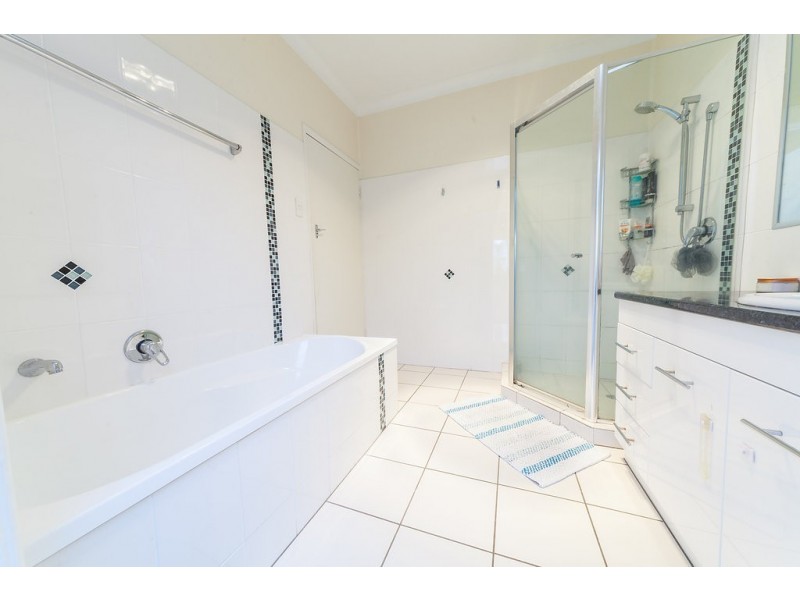 5 Menzies Lane, Eastern Heights QLD 4305