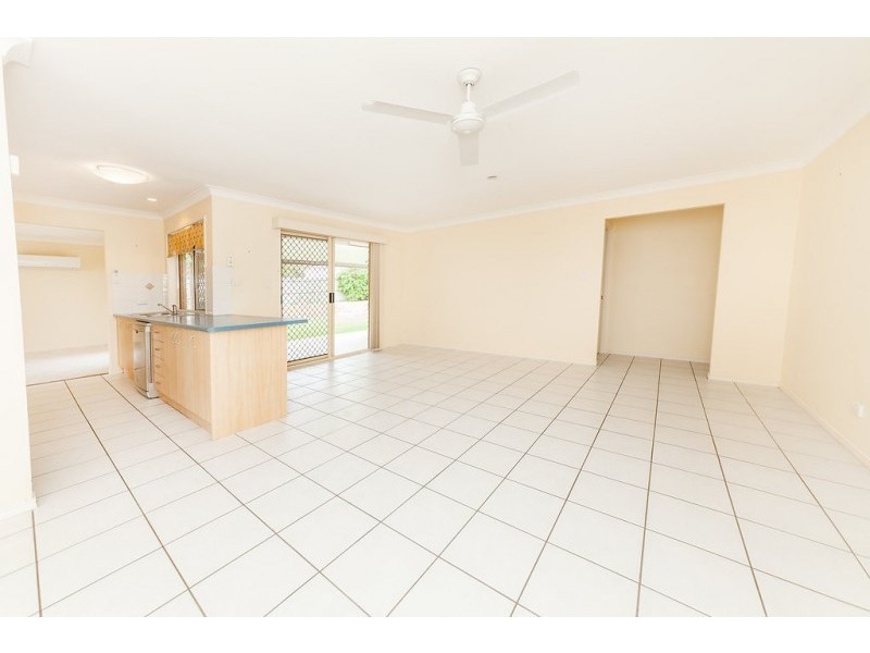 4 Catherine Place, Flinders View QLD 4305