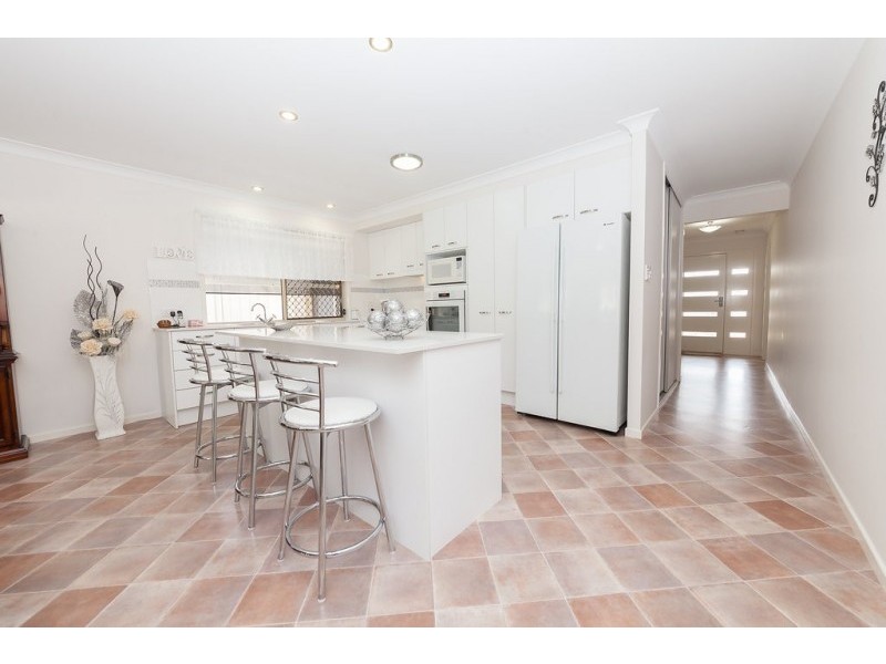 11 Dalray Drive, Raceview QLD 4305