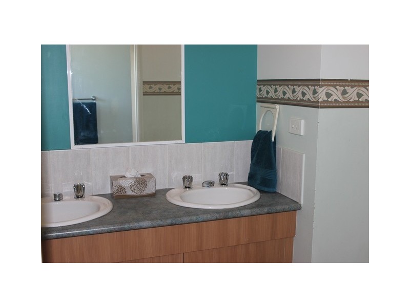 124 Willowtree Drive, Flinders View QLD 4305