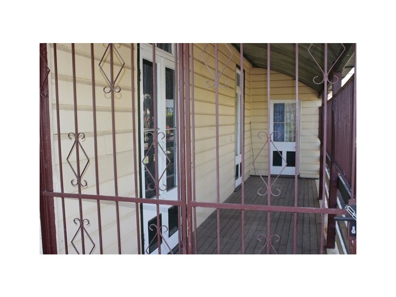 8 Omar Street, Ipswich QLD 4305