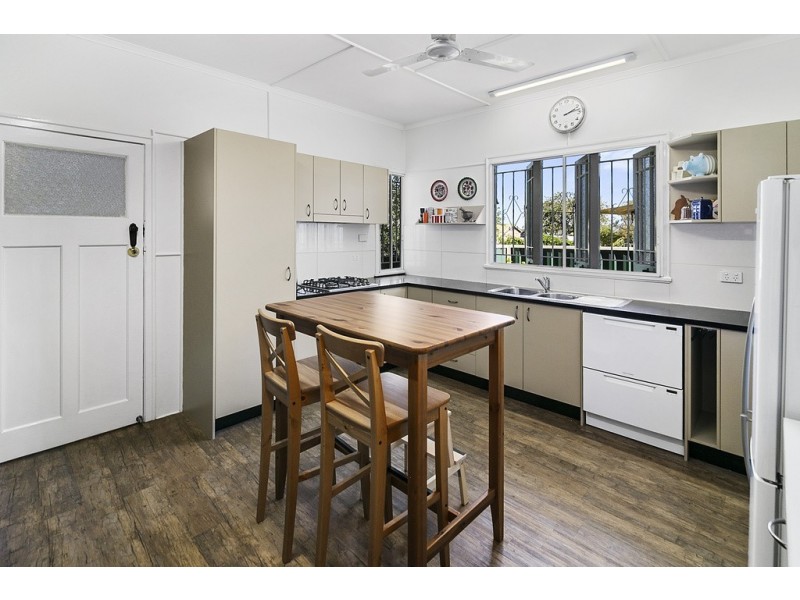 10 Coolibah Street, Silkstone QLD 4304