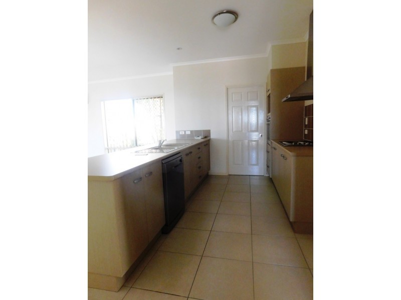 18 Tea Tree Place, Raceview QLD 4305