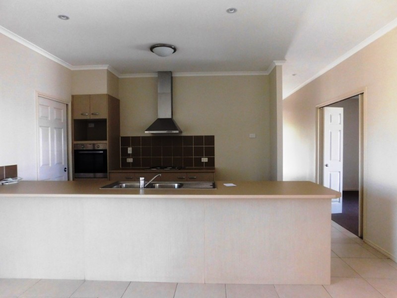 18 Tea Tree Place, Raceview QLD 4305