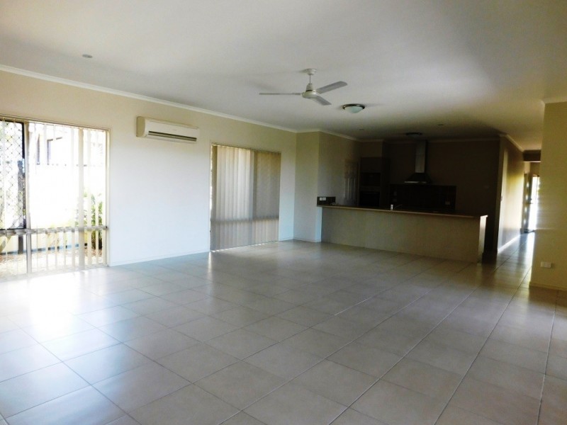 18 Tea Tree Place, Raceview QLD 4305