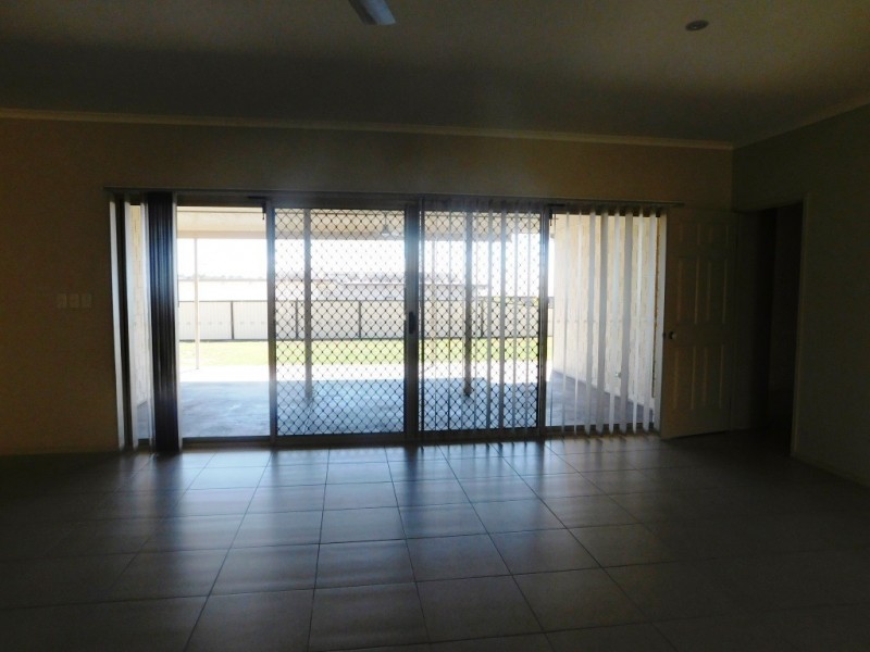 18 Tea Tree Place, Raceview QLD 4305