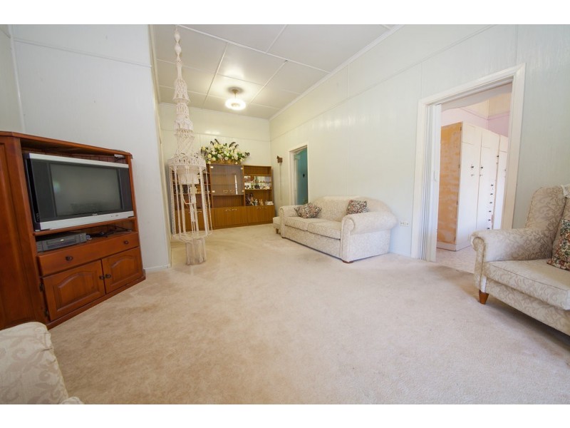 8 McLean Street, North Ipswich QLD 4305