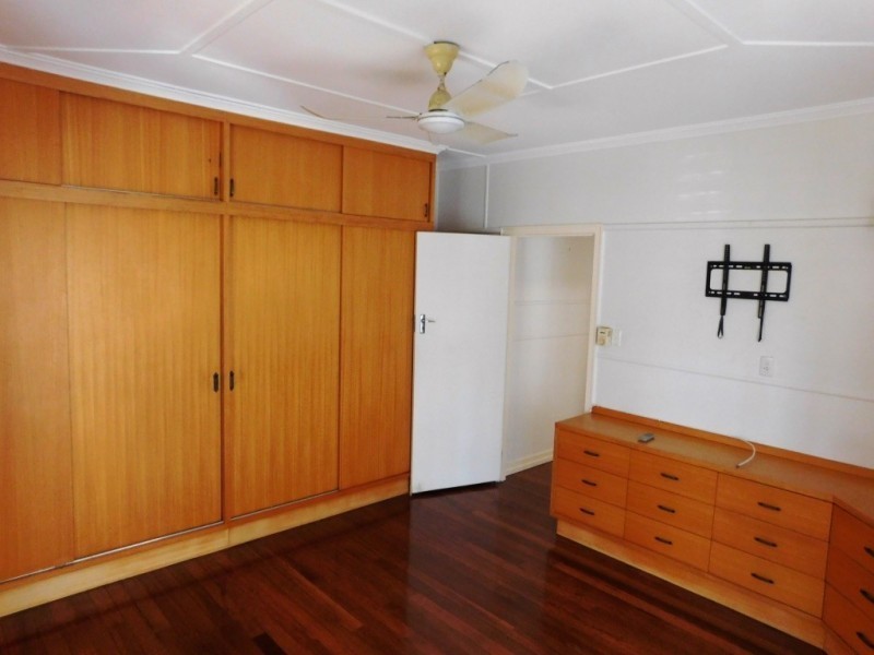 18 Tuggerah Street, North Booval QLD 4304
