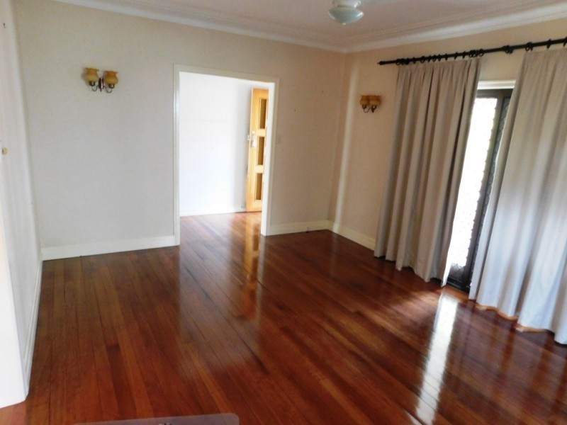 18 Tuggerah Street, North Booval QLD 4304