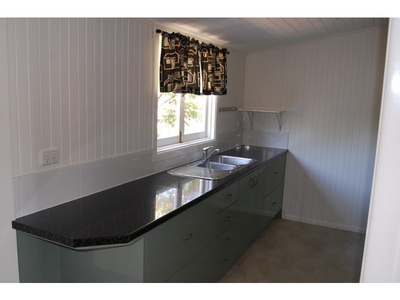 18 Teape Street, Silkstone QLD 4304