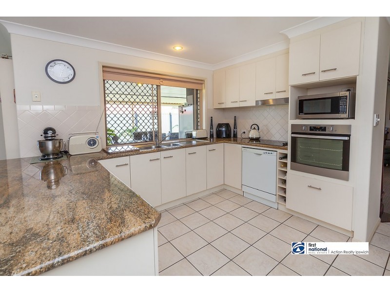 9 Chestnut Drive, Flinders View QLD 4305