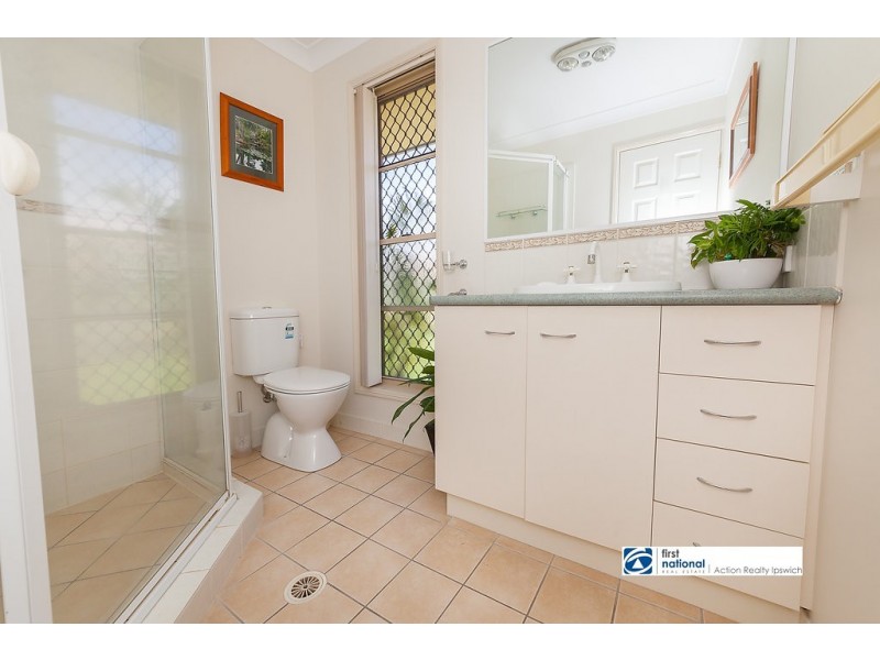 9 Chestnut Drive, Flinders View QLD 4305