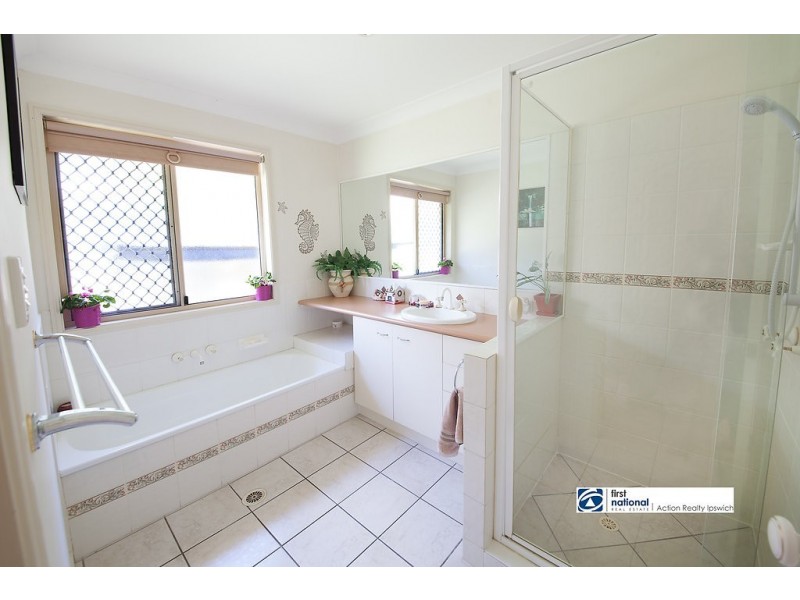 9 Chestnut Drive, Flinders View QLD 4305