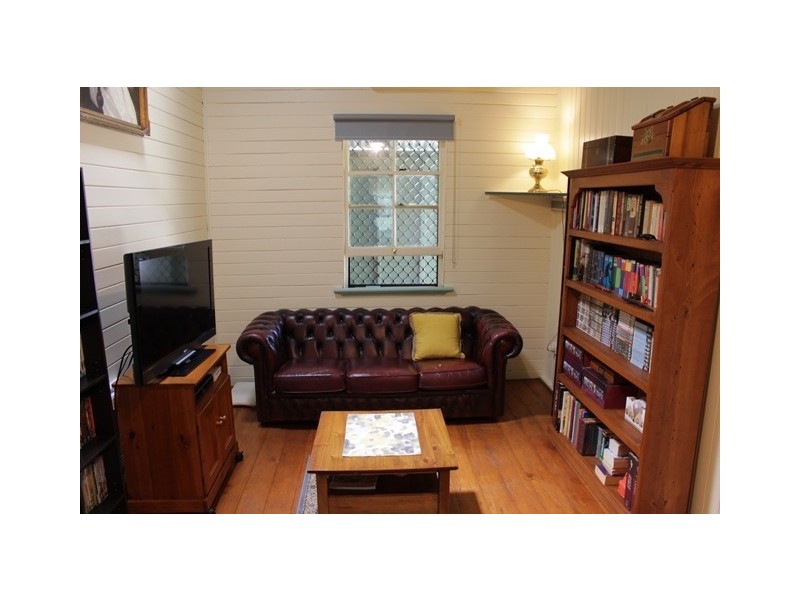 12 Liverpool Street, North Ipswich QLD 4305