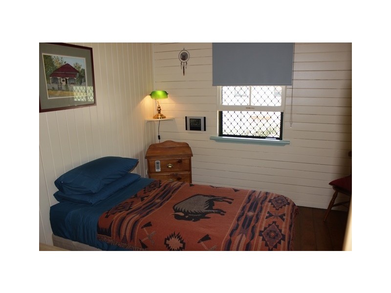 12 Liverpool Street, North Ipswich QLD 4305