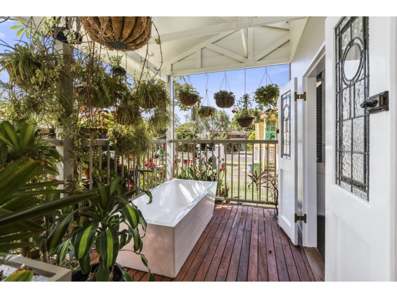 29 Macquarie Street, Silkstone QLD 4304