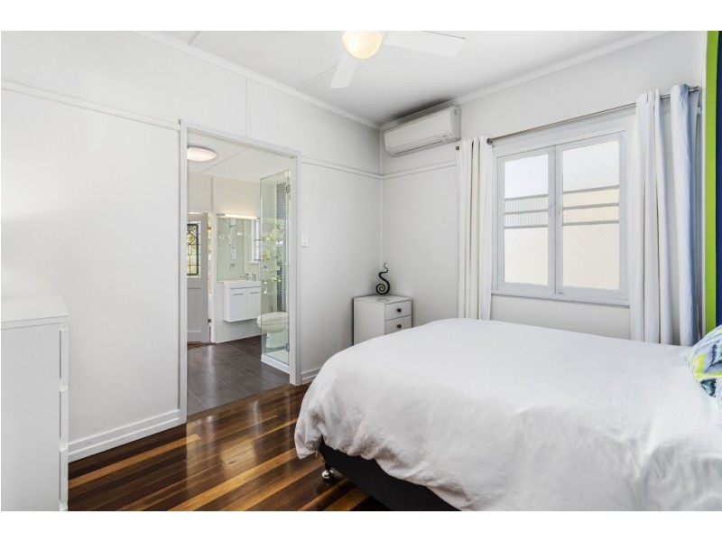 29 Macquarie Street, Silkstone QLD 4304
