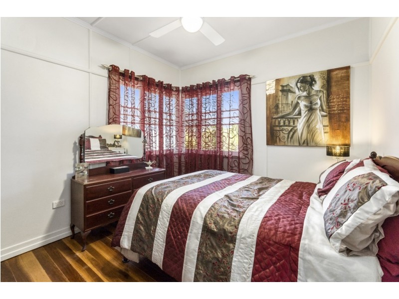 29 Macquarie Street, Silkstone QLD 4304