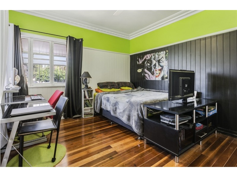 29 Macquarie Street, Silkstone QLD 4304