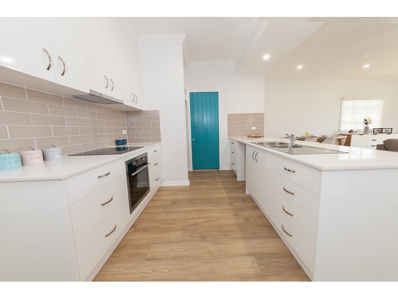 2 Foote Street, Newtown QLD 4305