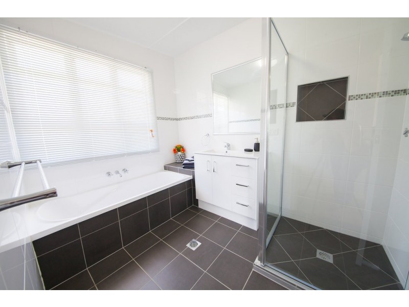 2 Foote Street, Newtown QLD 4305