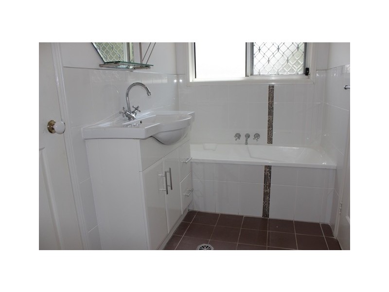 1 Resolution Parade, Flinders View QLD 4305