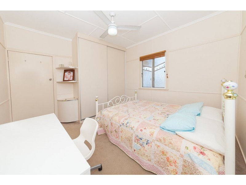 12 Chilcot Street, Silkstone QLD 4304