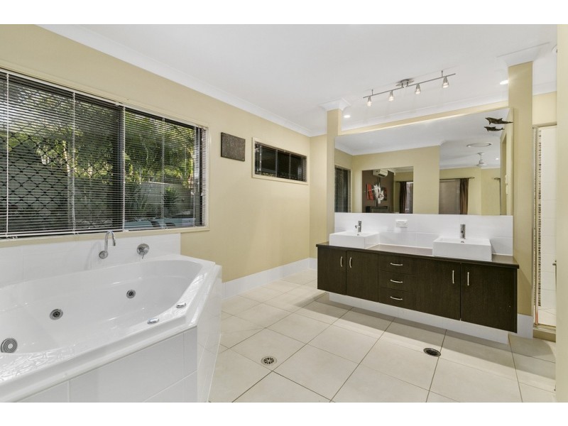 22 Donald Place, Brassall QLD 4305