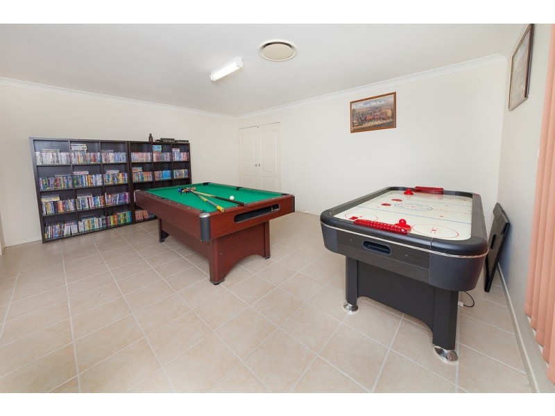 129 Bayley Road, Pine Mountain QLD 4306