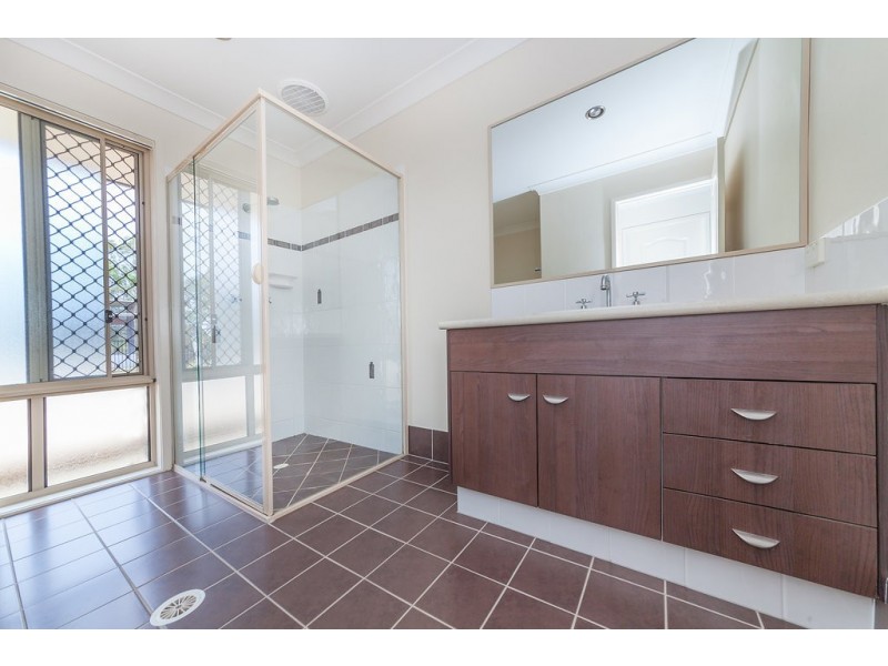 129 Bayley Road, Pine Mountain QLD 4306
