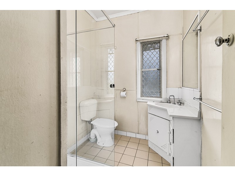 16 Dinmore Street, Dinmore QLD 4303