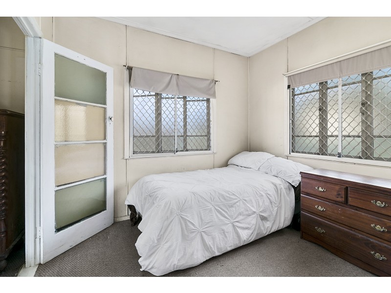 16 Dinmore Street, Dinmore QLD 4303