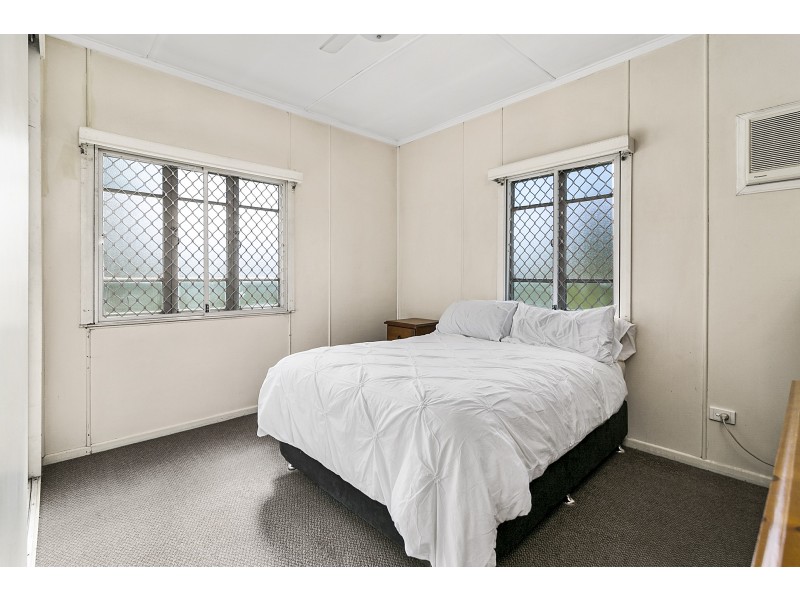 16 Dinmore Street, Dinmore QLD 4303