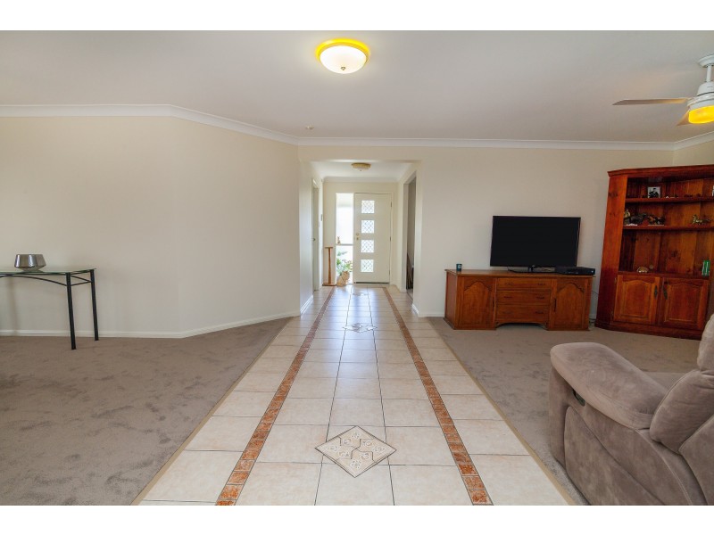 4 Ivanhoe Place, Brassall QLD 4305