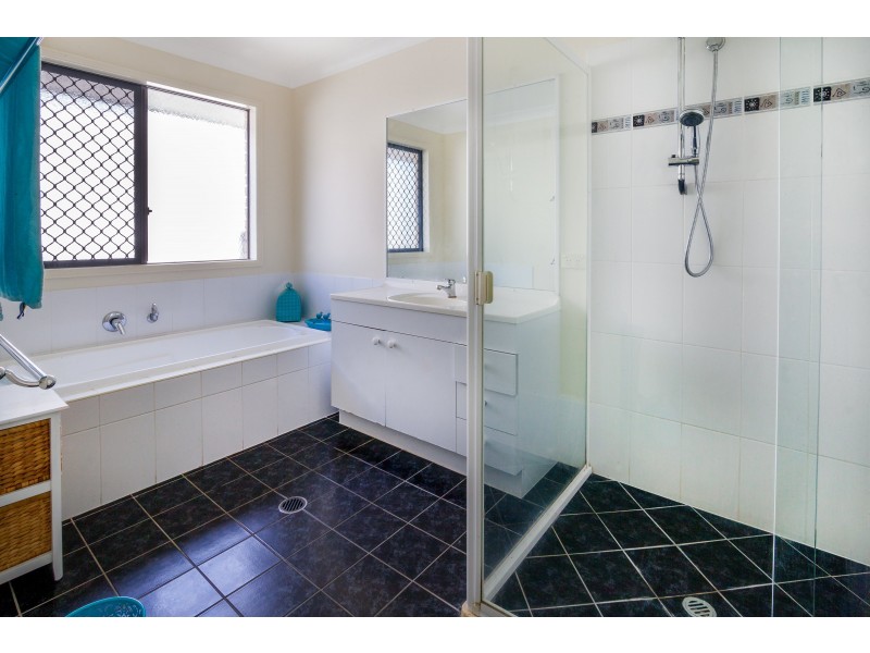 4 Ivanhoe Place, Brassall QLD 4305