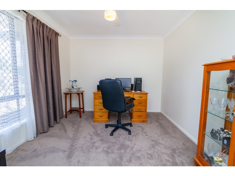 4 Ivanhoe Place, Brassall QLD 4305