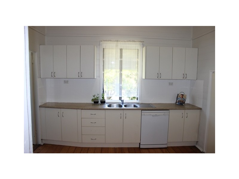 70 Mary St, Blackstone QLD 4304